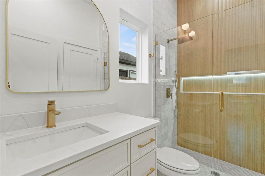 Furnished interior view inside a new home in , Dallas (Image 8).