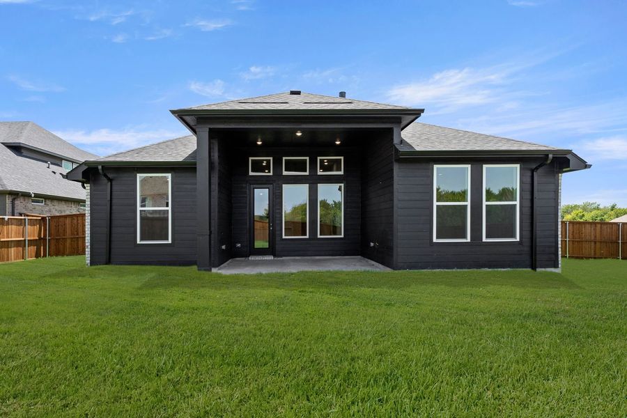 Exterior details and patio area of a home in Creekside, Royse City (Image 3).