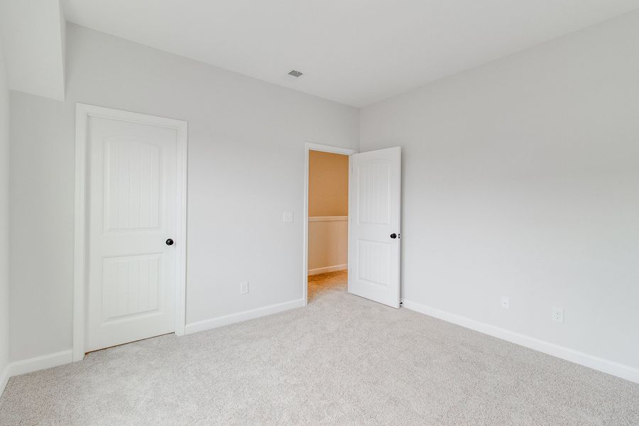 Spacious, unfurnished interior of a new home in Hendrix Farms, Lexington (Image 29).