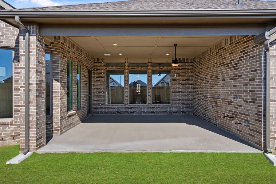 Exterior details and patio area of a home in Chambers Creek, Willis (Image 4).