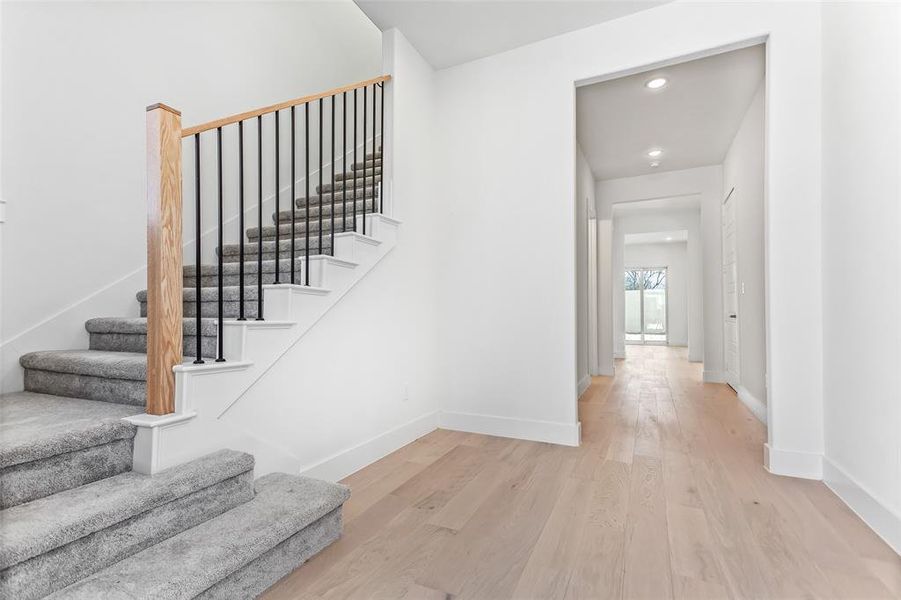 Spacious, unfurnished interior of a new home in , Richardson (Image 35).