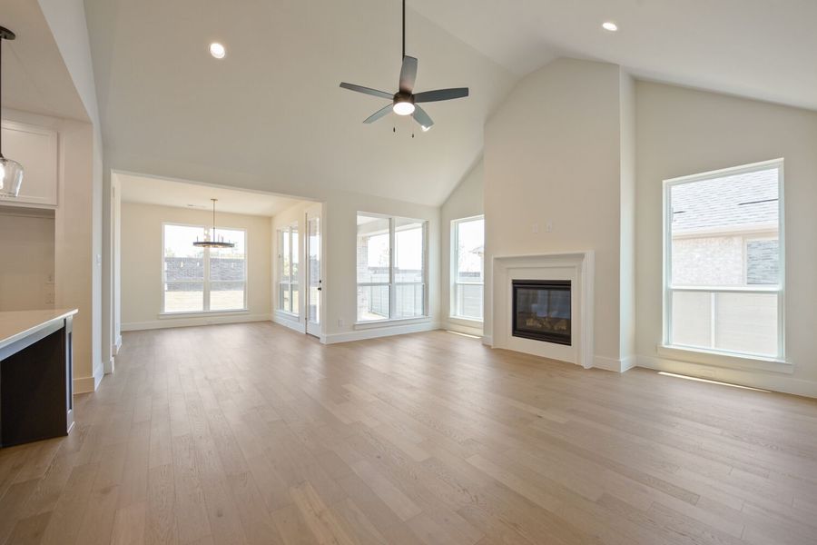9817 Oak Glade - Living Area