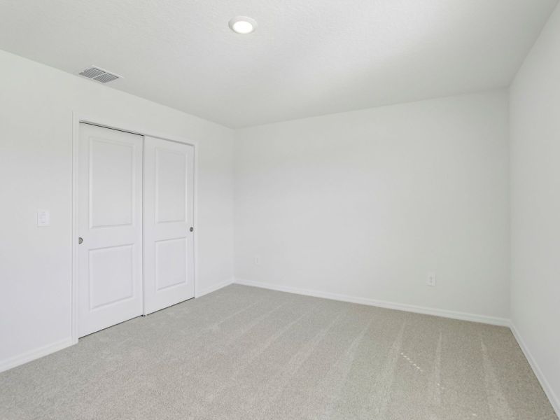 Spacious, unfurnished interior of a new home in Hilltop Vistas, Dade City (Image 15).