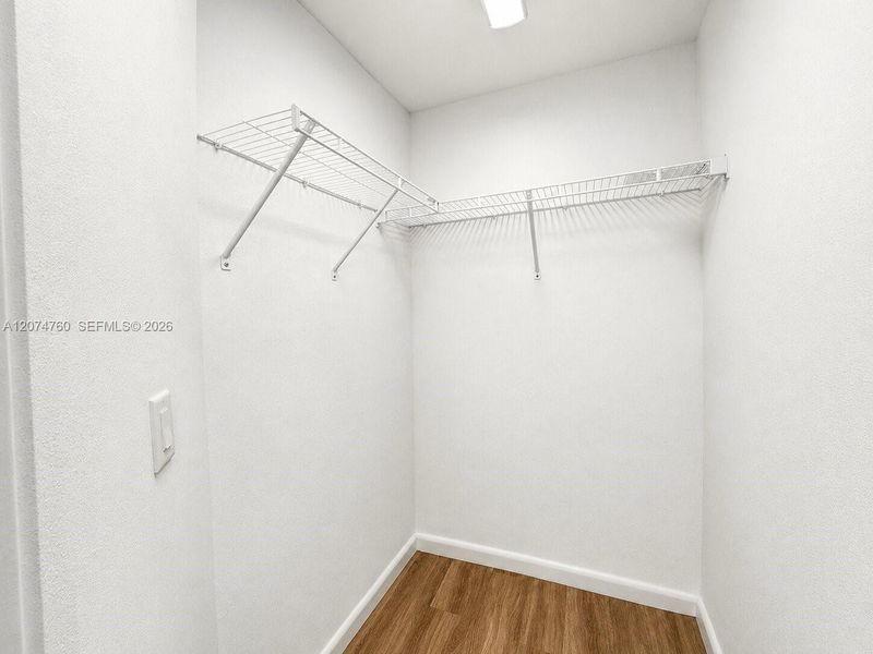 Spacious, unfurnished interior of a new home in , Hollywood (Image 20).