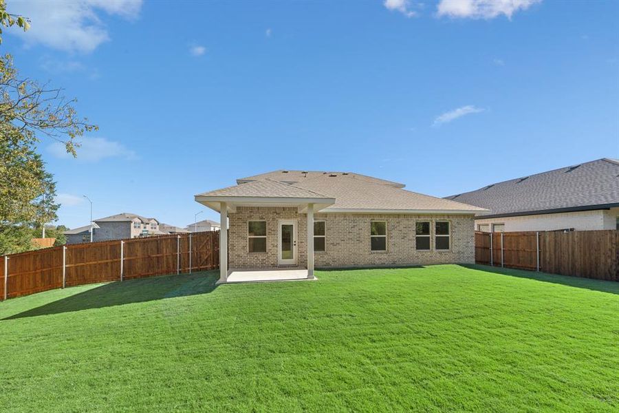 Exterior details and patio area of a home in Caldwell Lakes, Dallas (Image 1). Exterior details and patio area of a home in Caldwell Lakes, Dallas (Image 1).