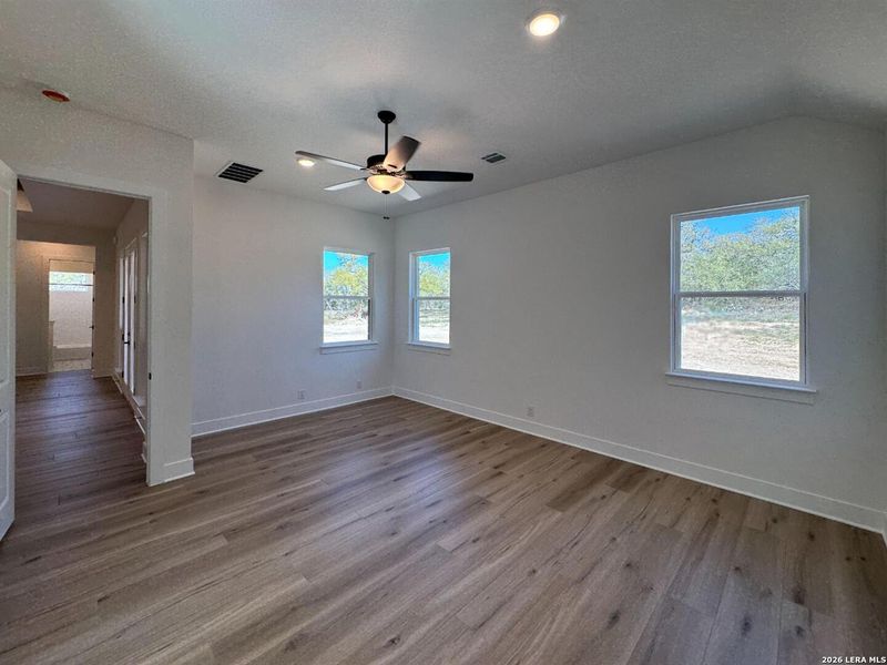 Spacious, unfurnished interior of a new home in Waldsanger, New Braunfels (Image 13). Spacious, unfurnished interior of a new home in Waldsanger, New Braunfels (Image 13).