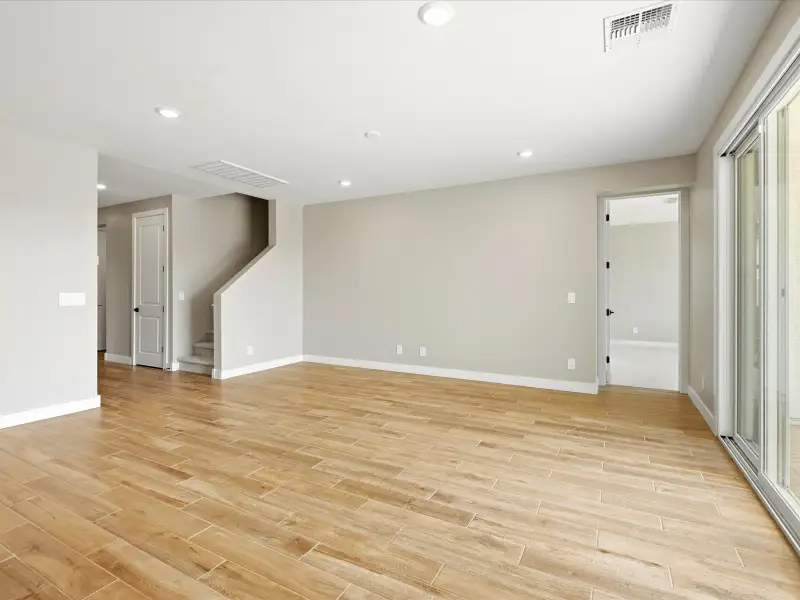 Spacious, unfurnished interior of a new home in Legacy Place, Glendale (Image 9).