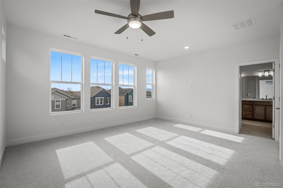 Spacious, unfurnished interior of a new home in Trailside at Cottonwood Creek, Colorado Springs (Image 18).