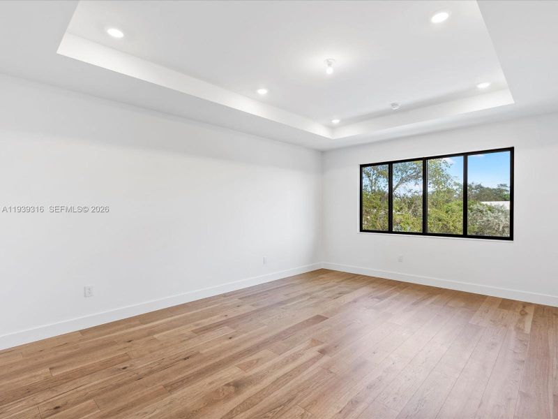 Spacious, unfurnished interior of a new home in , Miami (Image 82).