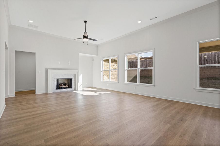 Spacious, unfurnished interior of a new home in White Oak, Arlington (Image 19).