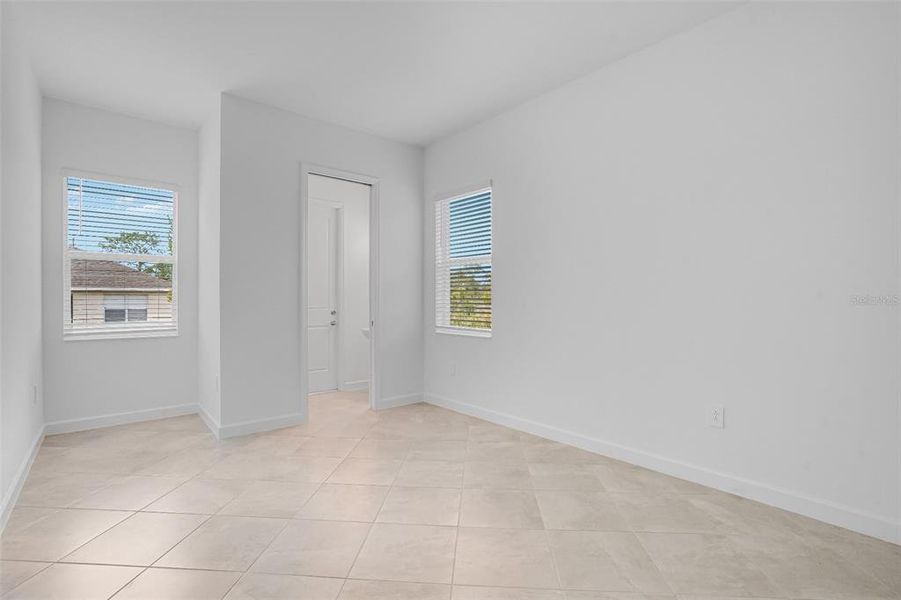 Spacious, unfurnished interior of a new home in South Gulf Cove, Port Charlotte (Image 23).