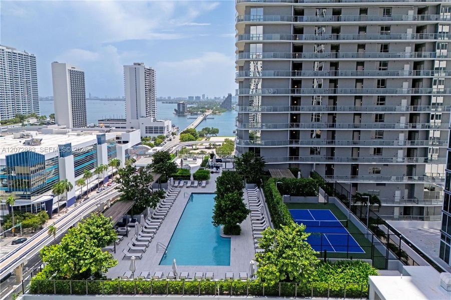 Condo located in Miami, FL showcasing its design and architecture (Image 19).