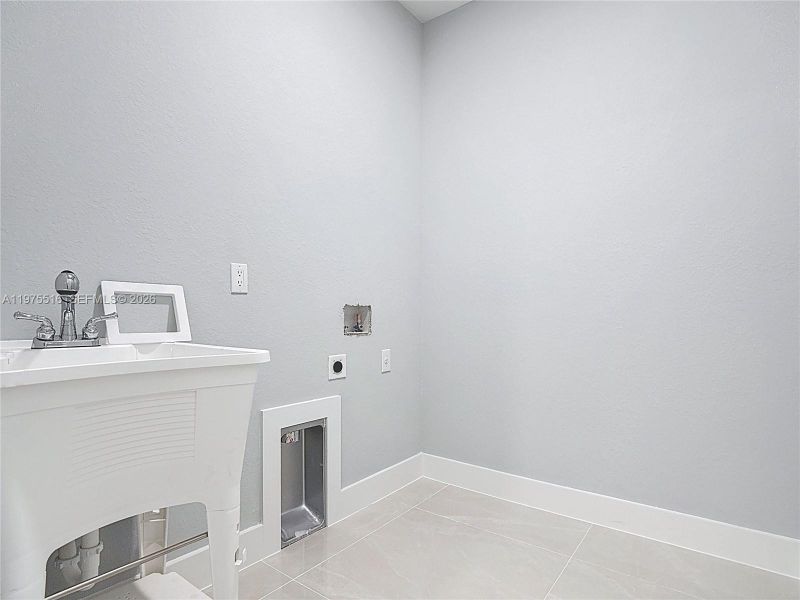 Spacious, unfurnished interior of a new home in , Lehigh Acres (Image 52). Spacious, unfurnished interior of a new home in , Lehigh Acres (Image 52).