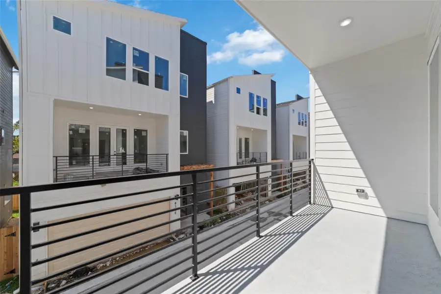 Belcony on 2nd Level Belcony on 2nd Level