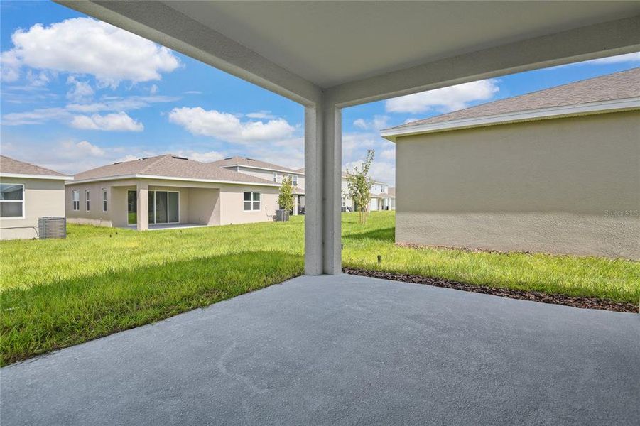 Exterior details and patio area of a home in , Winter Haven (Image 4).
