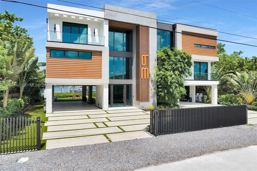 Front exterior of a new home in , Key Largo, FL, highlighting curb appeal (Image 25). Front exterior of a new home in , Key Largo, FL, highlighting curb appeal (Image 25).