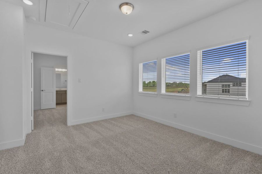 Representative unfurnished interior of a home built from the Durango by Chesmar Homes in Sienna 45', Missouri City (Image 25).