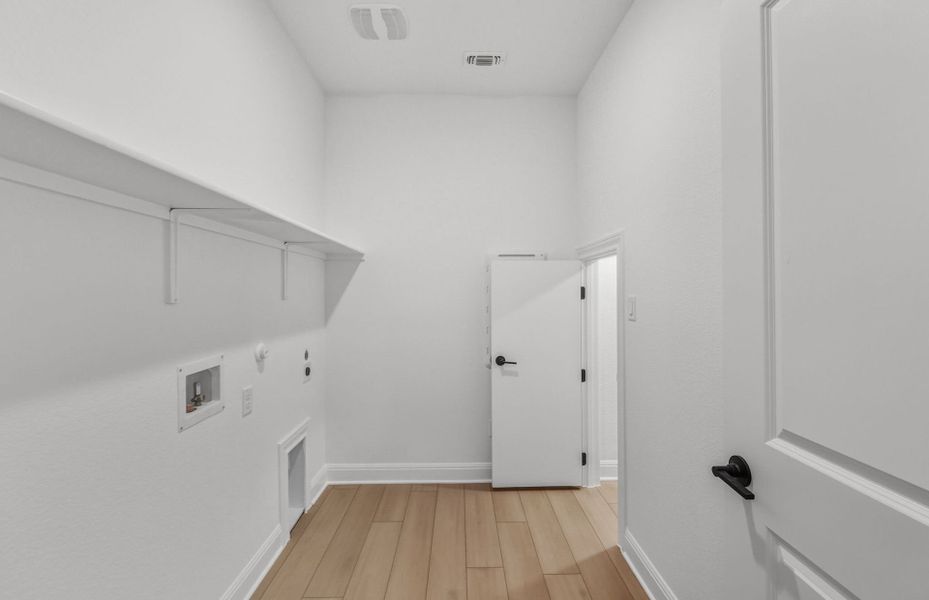 Spacious, unfurnished interior of a new home in West Cypress Hills, Spicewood (Image 44).