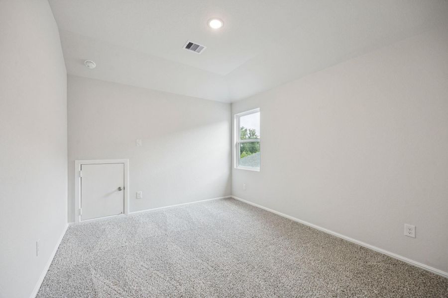 Spacious, unfurnished interior of a new home in Saint Tropez, Huffman (Image 17).