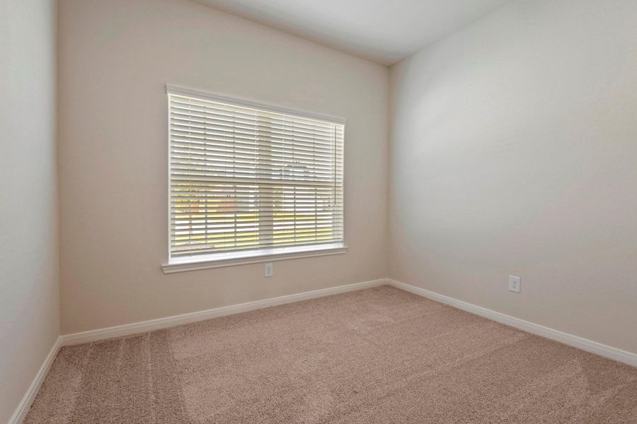 Spacious, unfurnished interior of a new home in Pinewood Trails, Cleveland (Image 10).