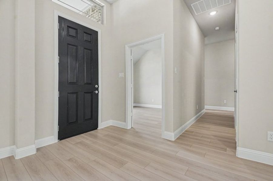 Spacious, unfurnished interior of a new home in Cole Crossing Estates, DeSoto (Image 13). Spacious, unfurnished interior of a new home in Cole Crossing Estates, DeSoto (Image 13).