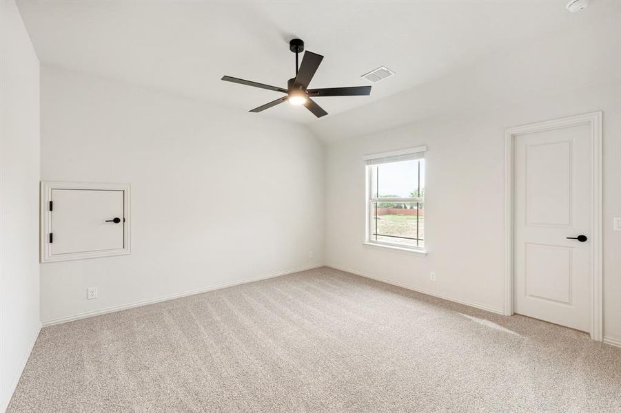 Spacious, unfurnished interior of a new home in Glenwood Meadows, Argyle (Image 19).