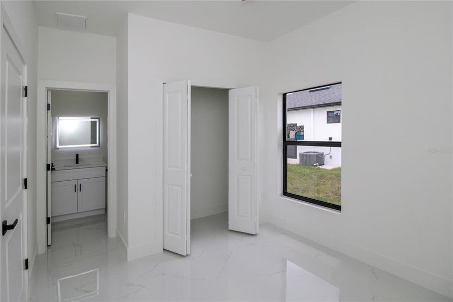Spacious, unfurnished interior of a new home in , Lehigh Acres (Image 24).