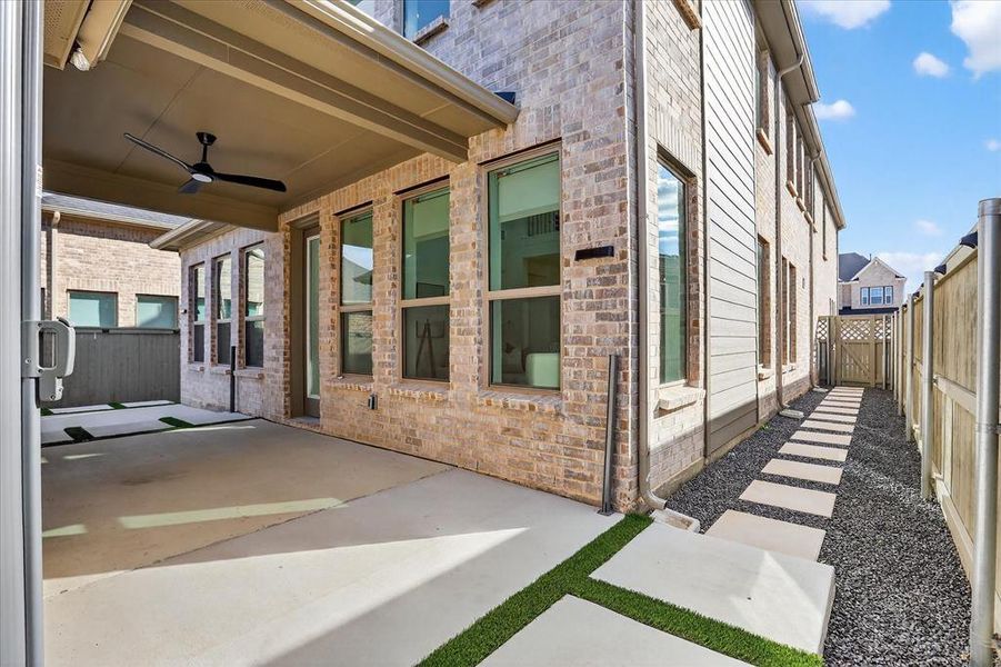 Covered patio in between the back of house and detached garage
