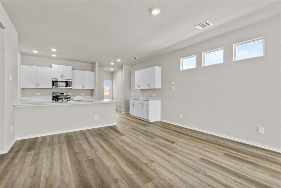 Spacious, unfurnished interior of a new home in , Fort Worth (Image 22).