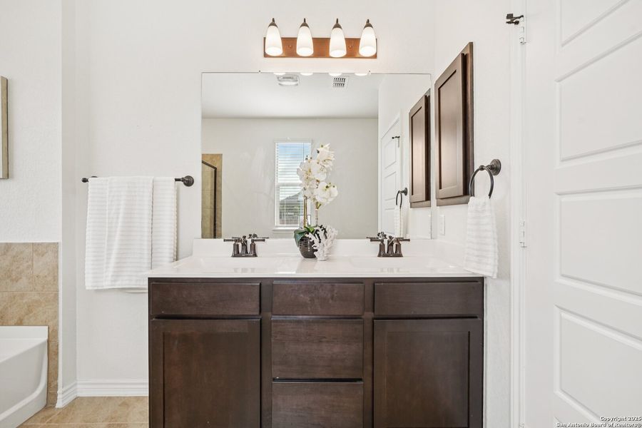 Furnished interior view inside a new home in Canyon Crest, San Antonio (Image 17). Furnished interior view inside a new home in Canyon Crest, San Antonio (Image 17).