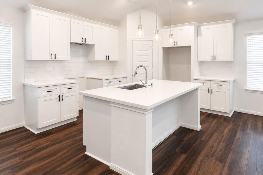 Bright airy kitchen, perfect for entertaining