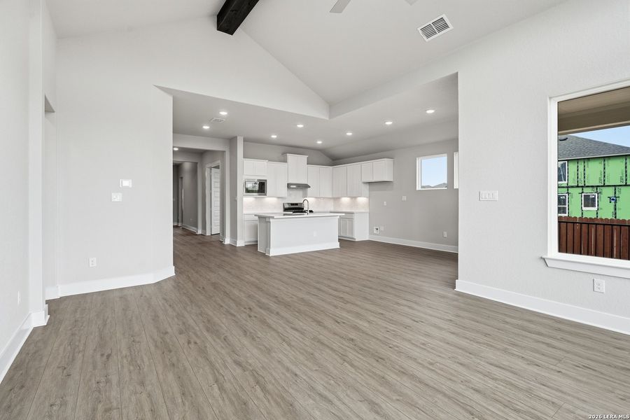 Spacious, unfurnished interior of a new home in Stillwater Ranch, San Antonio (Image 31).