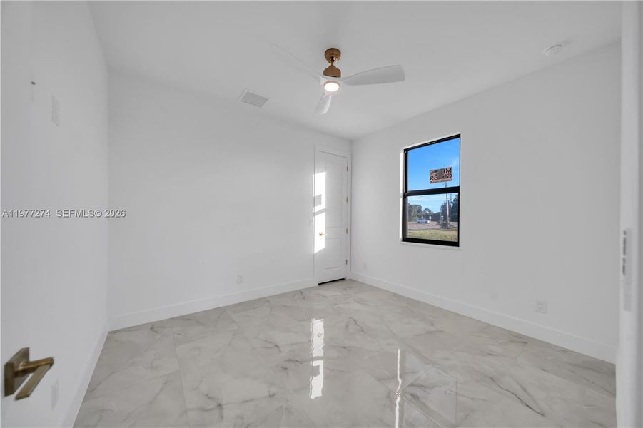 Spacious, unfurnished interior of a new home in , Cape Coral (Image 36).