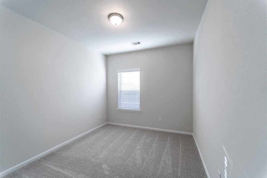 Spacious, unfurnished interior of a new home in Lago Mar, Texas City (Image 15).