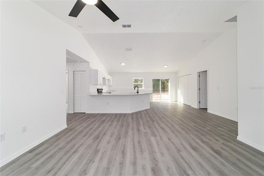 Spacious, unfurnished interior of a new home in , Dunnellon (Image 23).