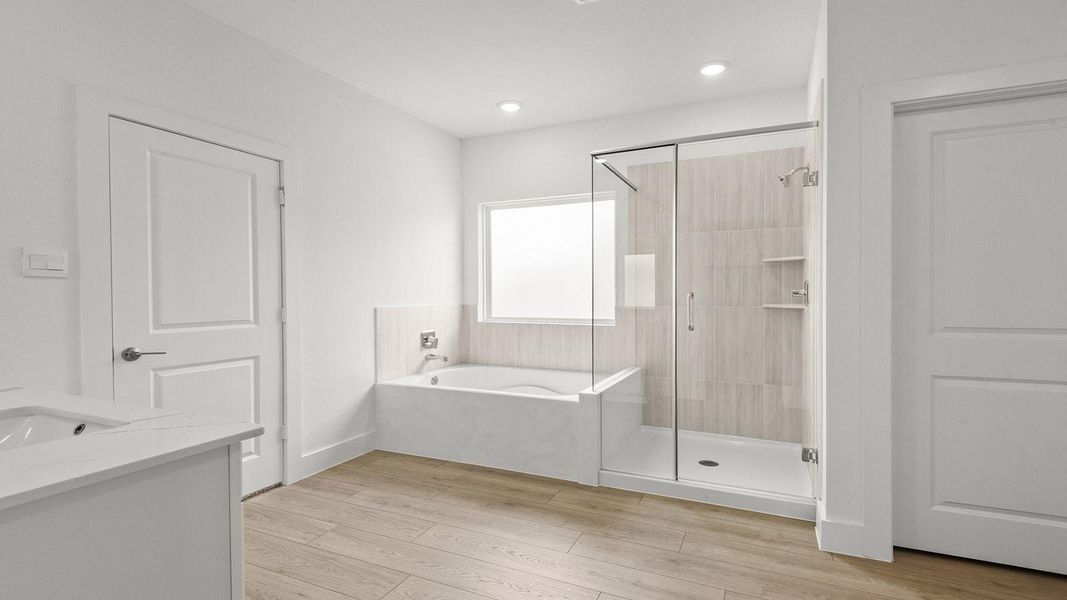 Furnished interior view inside a new home in Riverside Estates, Mont Belvieu (Image 9).