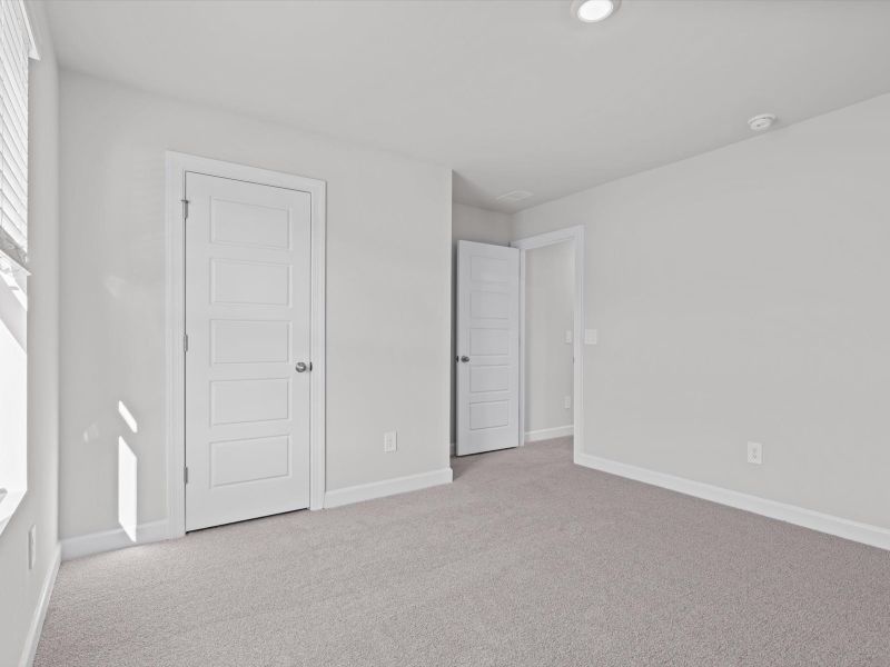 Spacious, unfurnished interior of a new home in Wexford Park, Fountain Inn (Image 18).