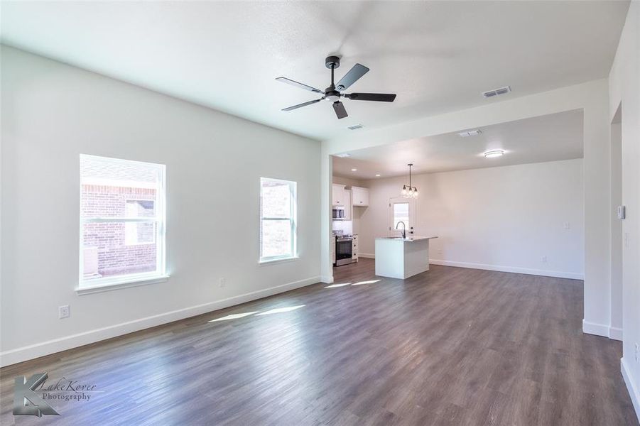Spacious, unfurnished interior of a new home in , Abilene (Image 24).