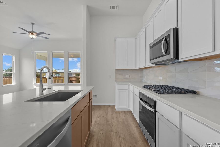 Furnished interior view inside a new home in Sunflower Ridge, New Braunfels (Image 4). Furnished interior view inside a new home in Sunflower Ridge, New Braunfels (Image 4).
