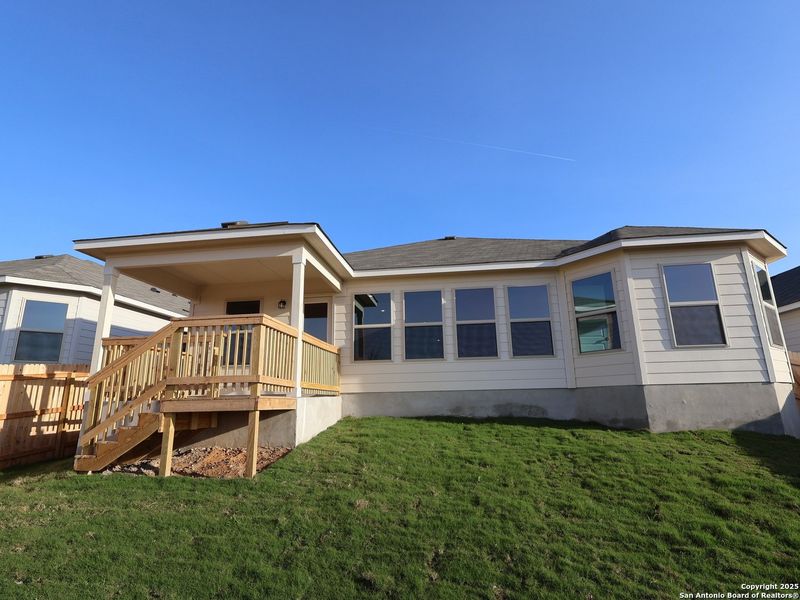 Exterior details and patio area of a home in Paloma Park, Converse (Image 4).