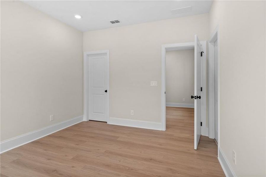 Spacious, unfurnished interior of a new home in Bellwyn, Johns Creek (Image 21).