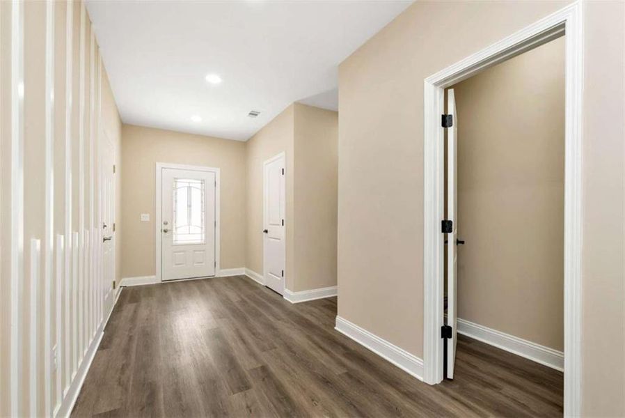 Spacious, unfurnished interior of a new home in , Jefferson (Image 30).