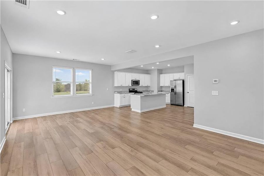 Spacious, unfurnished interior of a new home in Timber Ridge, Douglasville (Image 19).