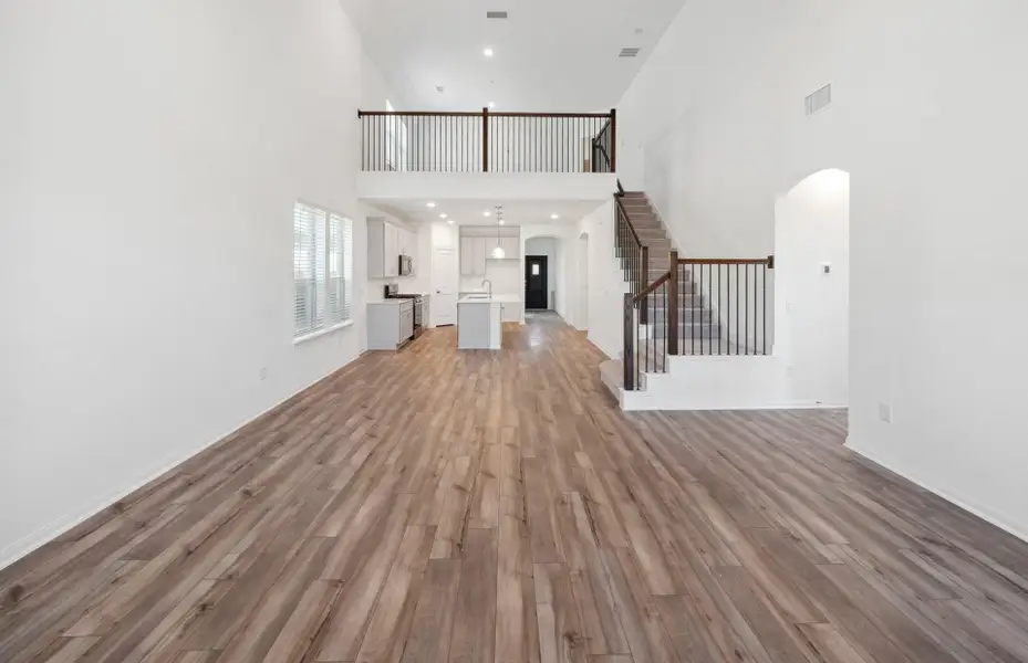 STOCK PHOTO-COLORS & FEATURES MAY VARY