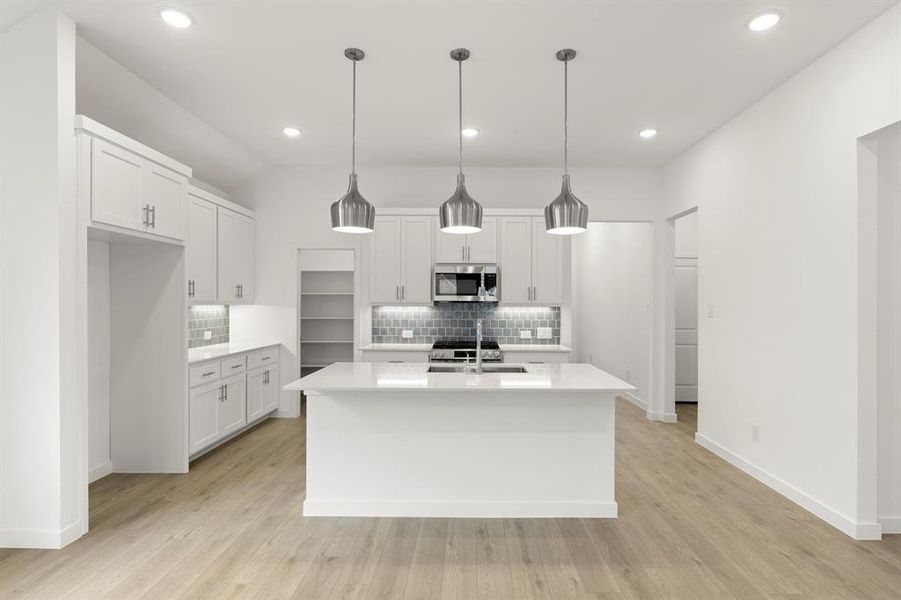 10. 3304 Red Hill - Kitchen 10. 3304 Red Hill - Kitchen