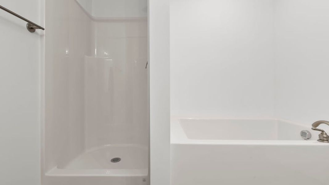 Representative interior finishes for a home built from the Interior Unit by D.R. Horton in Pearson Road Townhomes, Easley (Image 13).