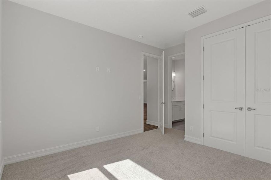 Spacious, unfurnished interior of a new home in Pine Ridge Estates, Beverly Hills (Image 17).