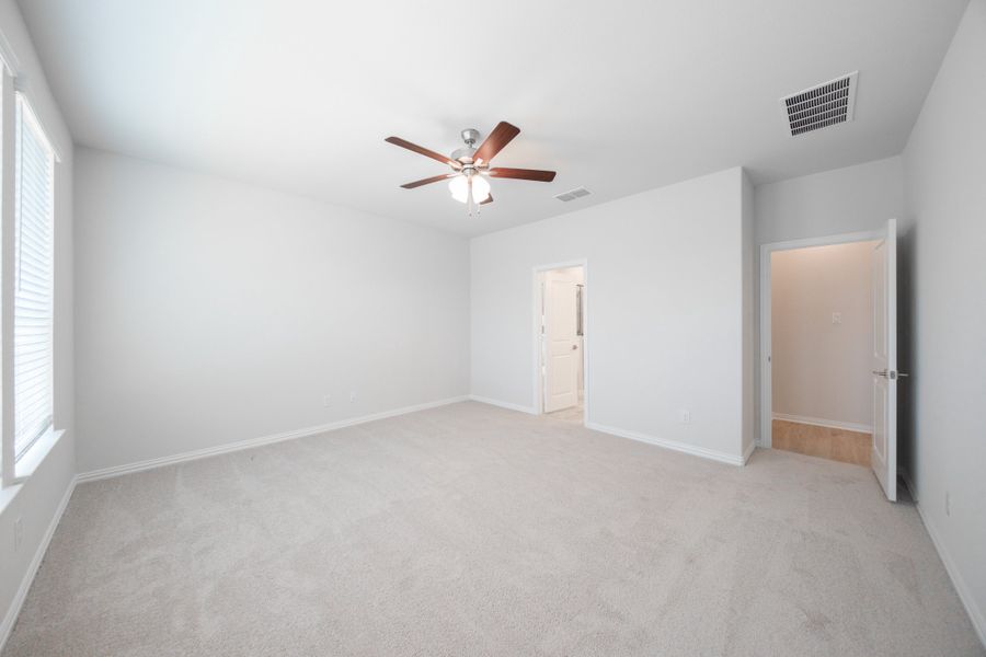 Spacious, unfurnished interior of a new home in Verandah, Royse City (Image 30).