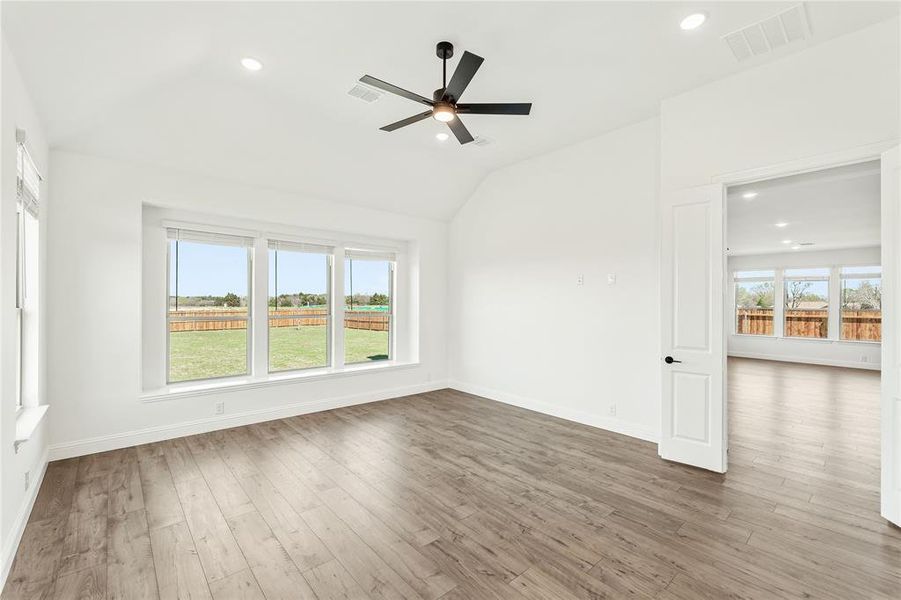 Spacious, unfurnished interior of a new home in Glenbrook, Red Oak (Image 31).
