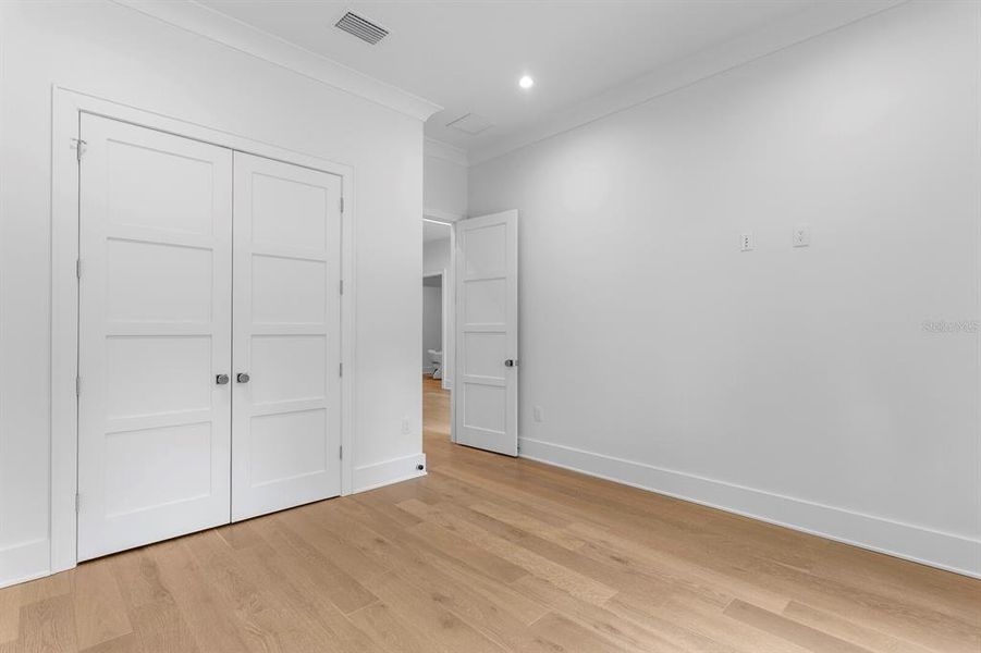 Spacious, unfurnished interior of a new home in , Tampa (Image 25).